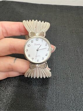 Xanadu quartz watch silver-tone cable-knit style band with bow-shaped silver ton